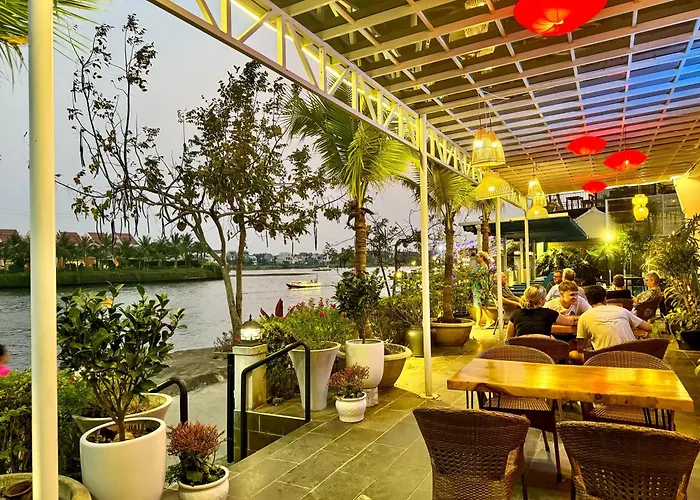 Riverside White House Hotel