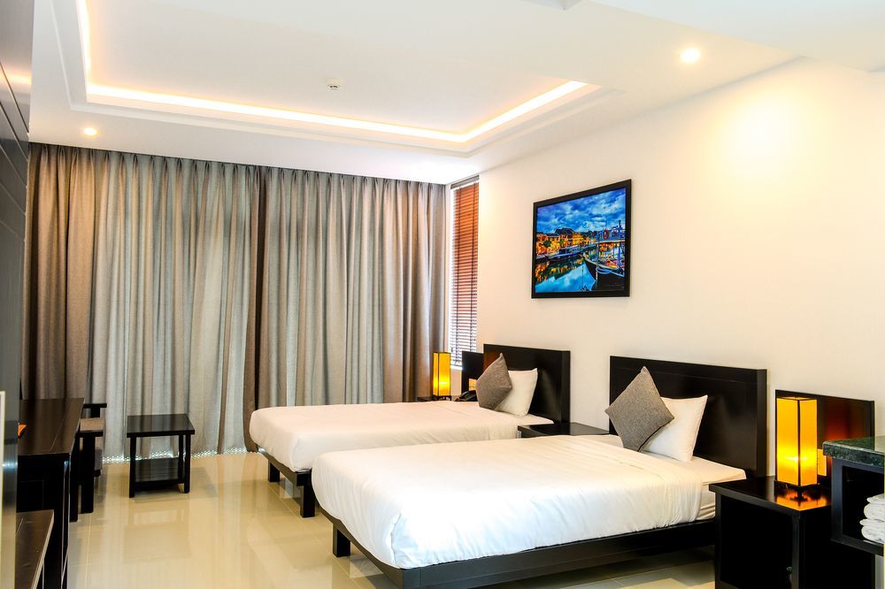Riverside White House Khách sạn 3*
