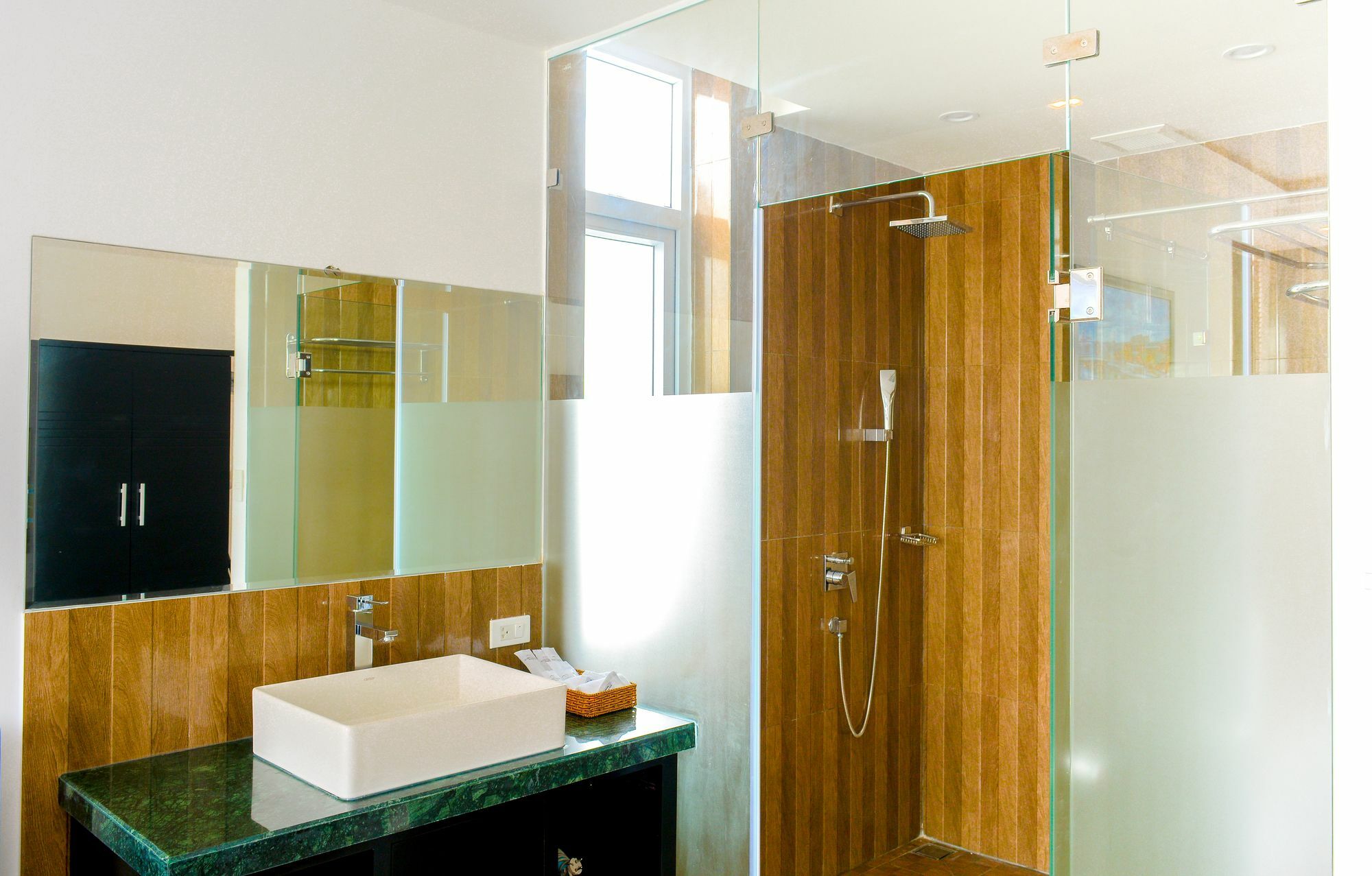 Riverside White House Boutique Hotel 3*