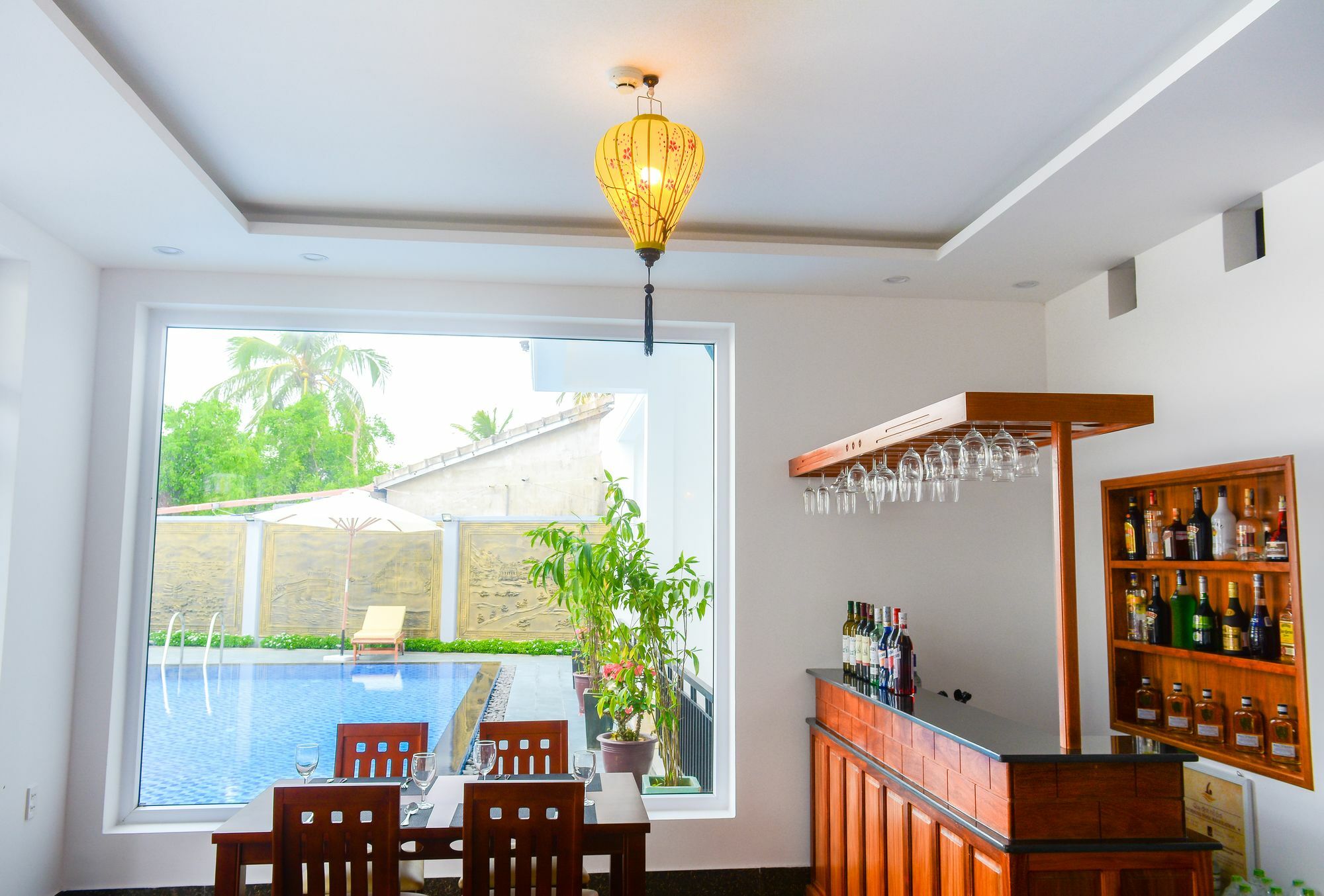 Riverside White House Boutique Hotel 3*